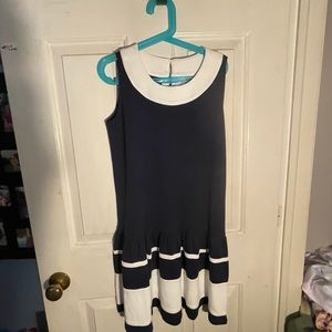I’m selling a never worn kids dress. New with tags